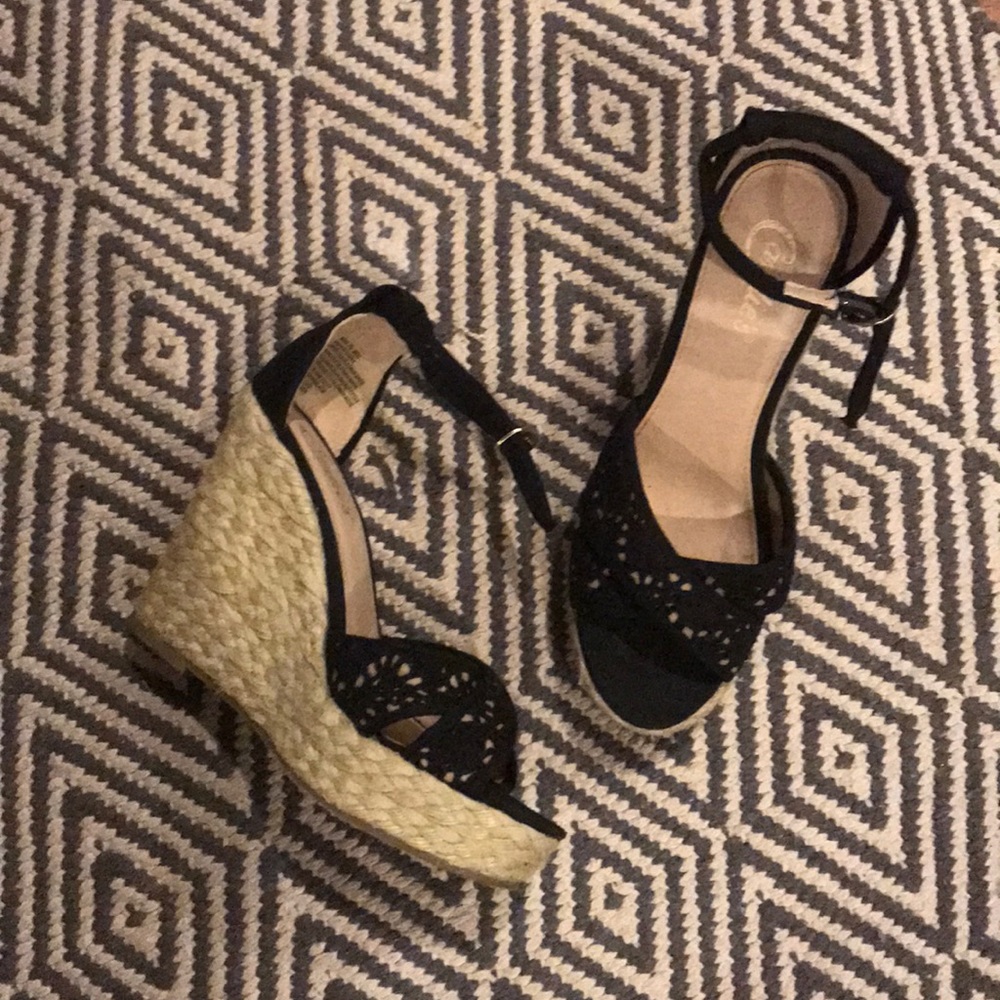 Candie’s Wedges